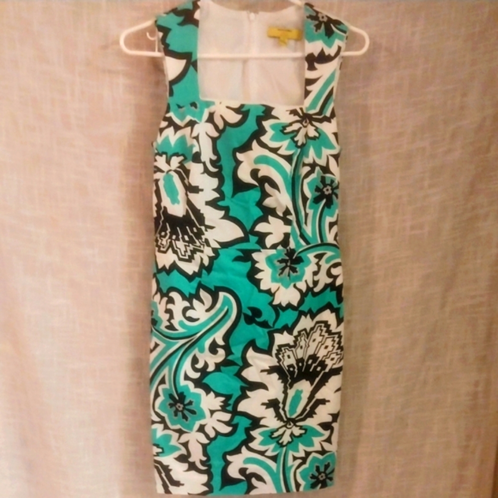 Green and White Sleeveless Sheath Dress Knee-Length Casual